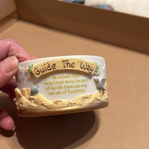 PRECIOUS MOMENTS 2001 FOOTPRINTS OF FAITH MUSIC trinket BOX - Picture 3 of 4